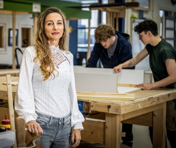 Aleta van Heijzen in het technieklokaal.
